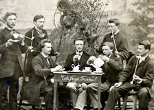 Рудольф Эйкен (в центре)